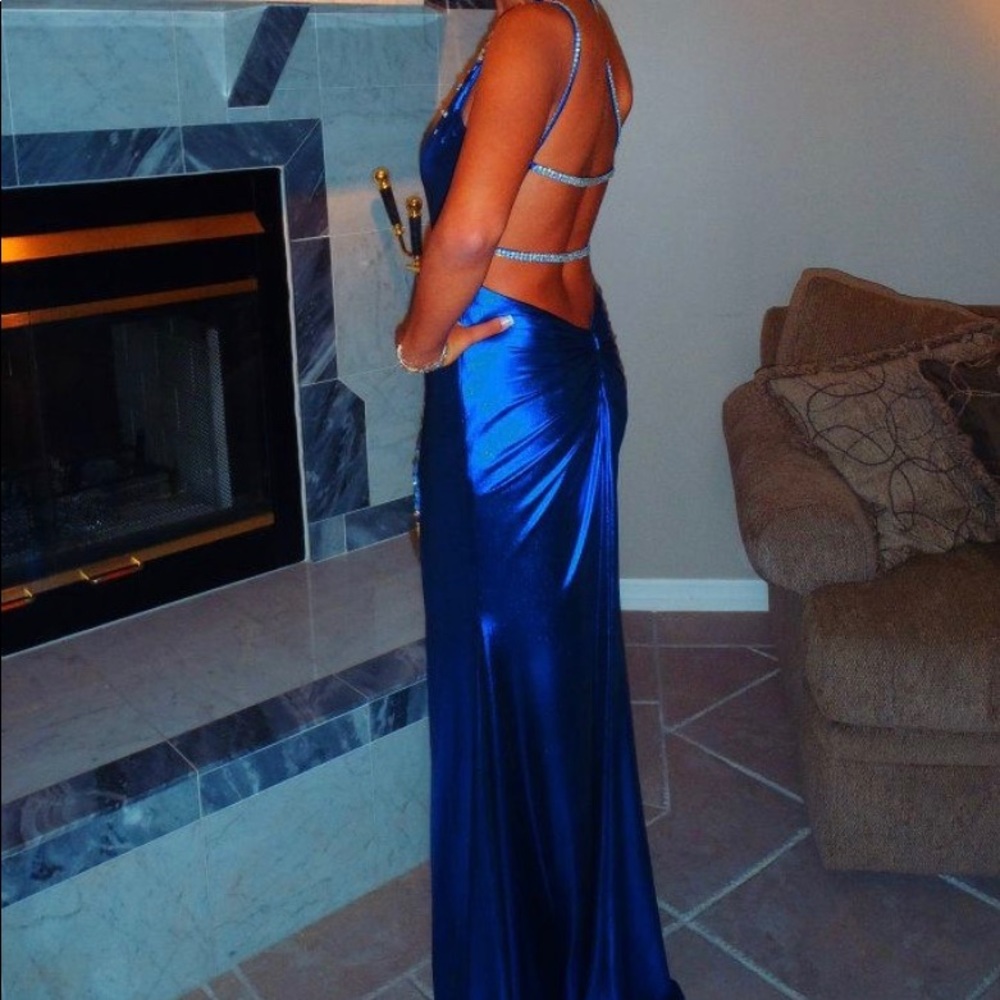 Beautiful gown - Picture 2 of 2